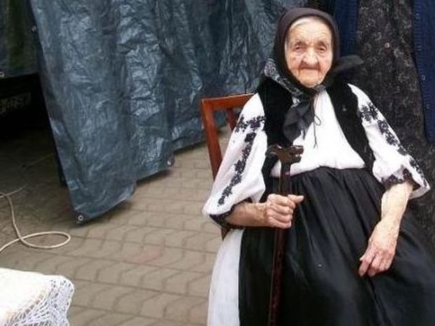101 year old woman celebrated by the community