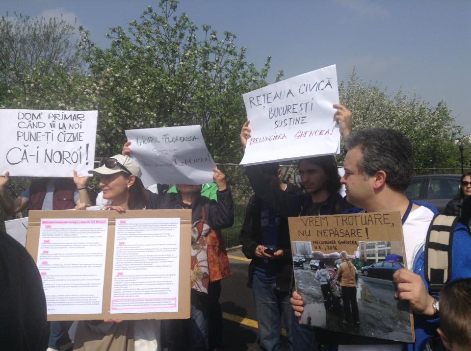 photo of the people protesting8_n