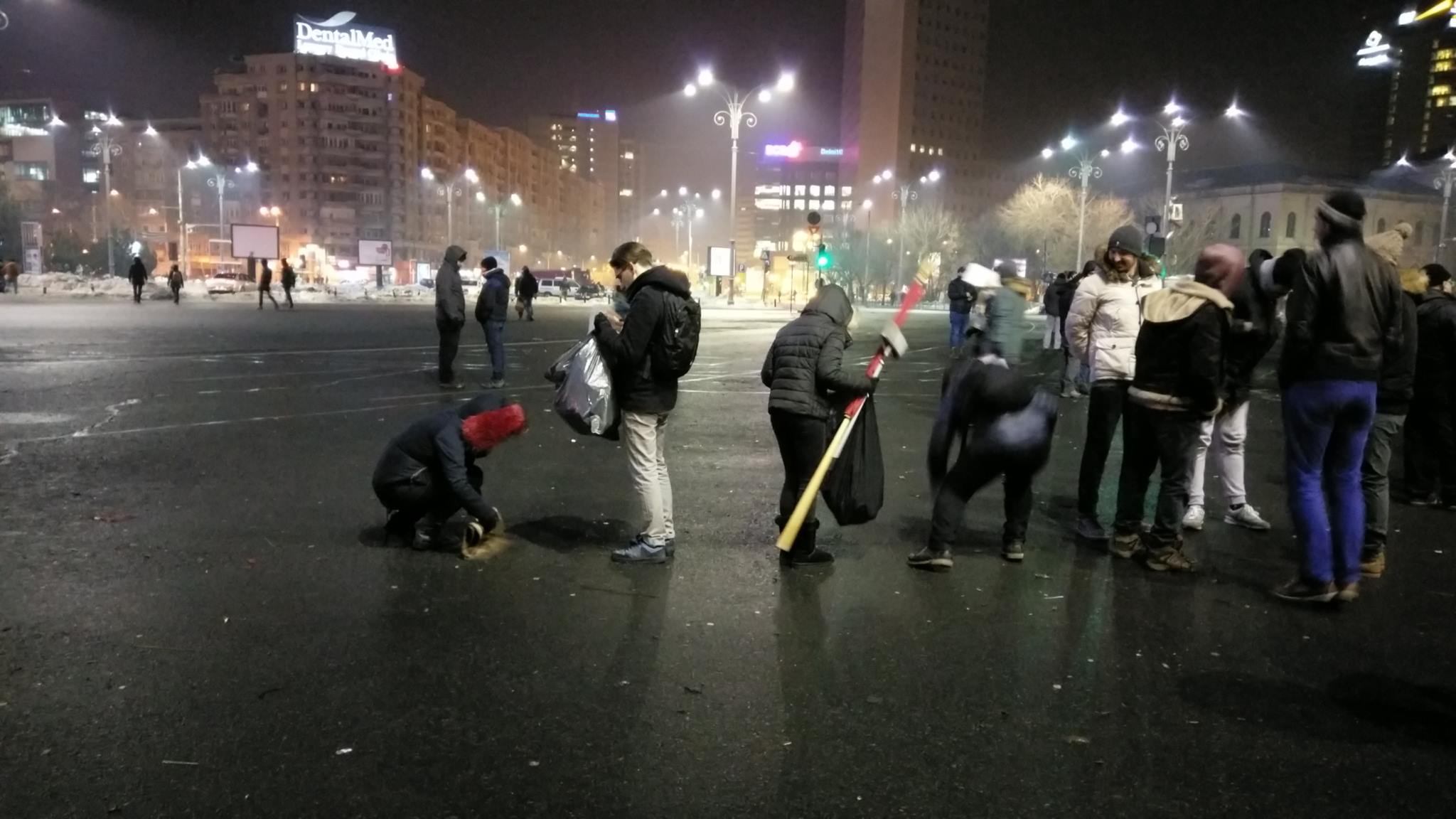 image-2017-02-3-21580096-0-protestatarii-curata-piata-victoriei