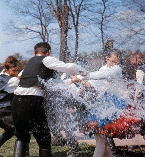 64714_628497560500299_1099204582_n