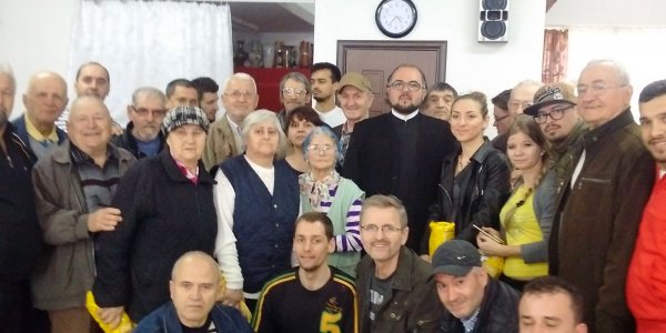 Priest donates his salary to buy food for homeless&nbsp;people