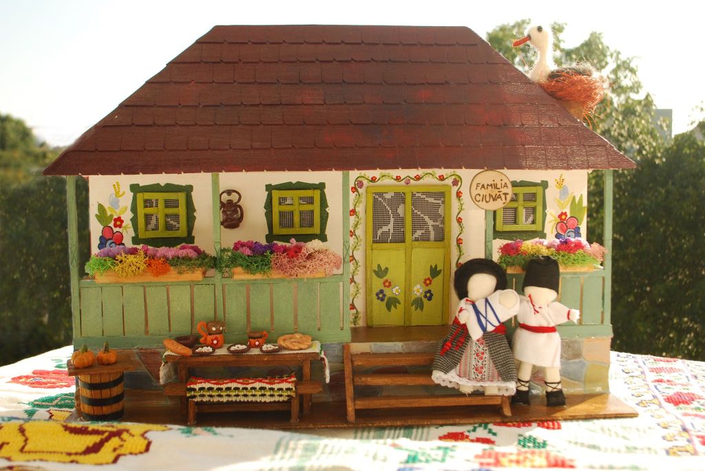 Romanian woman creates miniature versions of real traditional houses and the details will amaze&nbsp;you