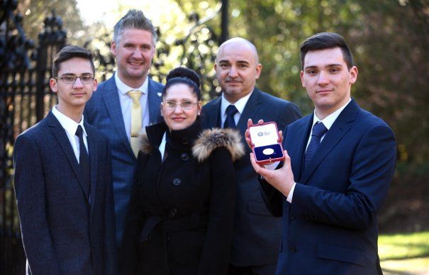 Romanian student awarded by Queen&nbsp;Elizabeth